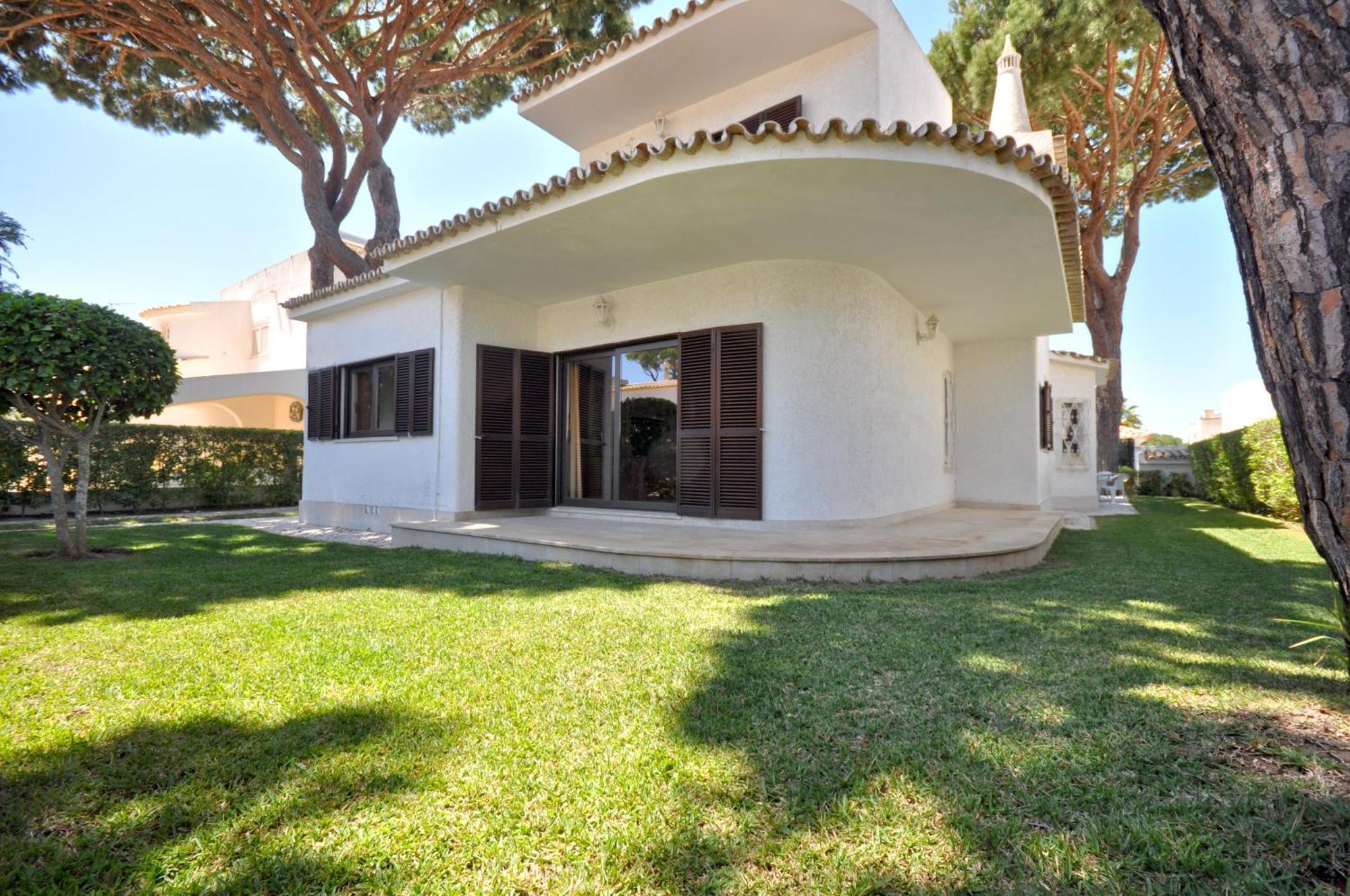 Private pool villa walking distance to the centre Loulé Esterno foto